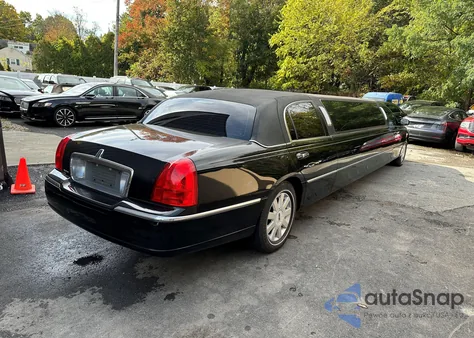 2005 Lincoln Town Car Executive from USA, damaged, VIN 1L1FM88W85Y654529